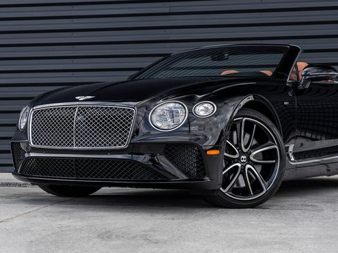 Used 2022 Bentley Continental GT image 3