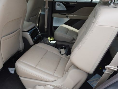 Used 2021 Lincoln Aviator Reserve w/ Equipment Group 201A RWD image 9