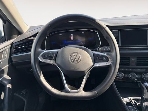 Used 2024 Volkswagen Jetta SE FWD image 12