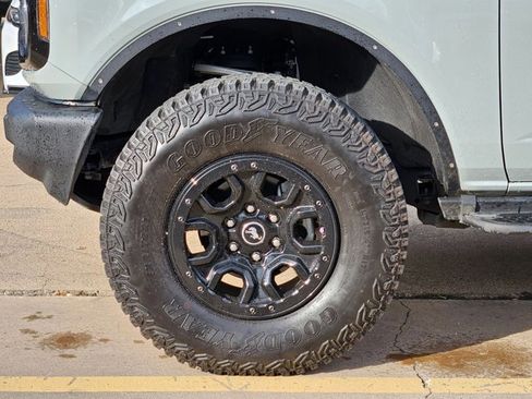 Used 2022 Ford Bronco Wildtrak image 22