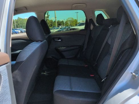 Used 2023 Nissan Rogue SV FWD image 13