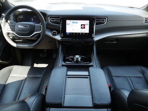 Used 2025 Jeep Wagoneer 4WD w/ Convenience Group I image 10