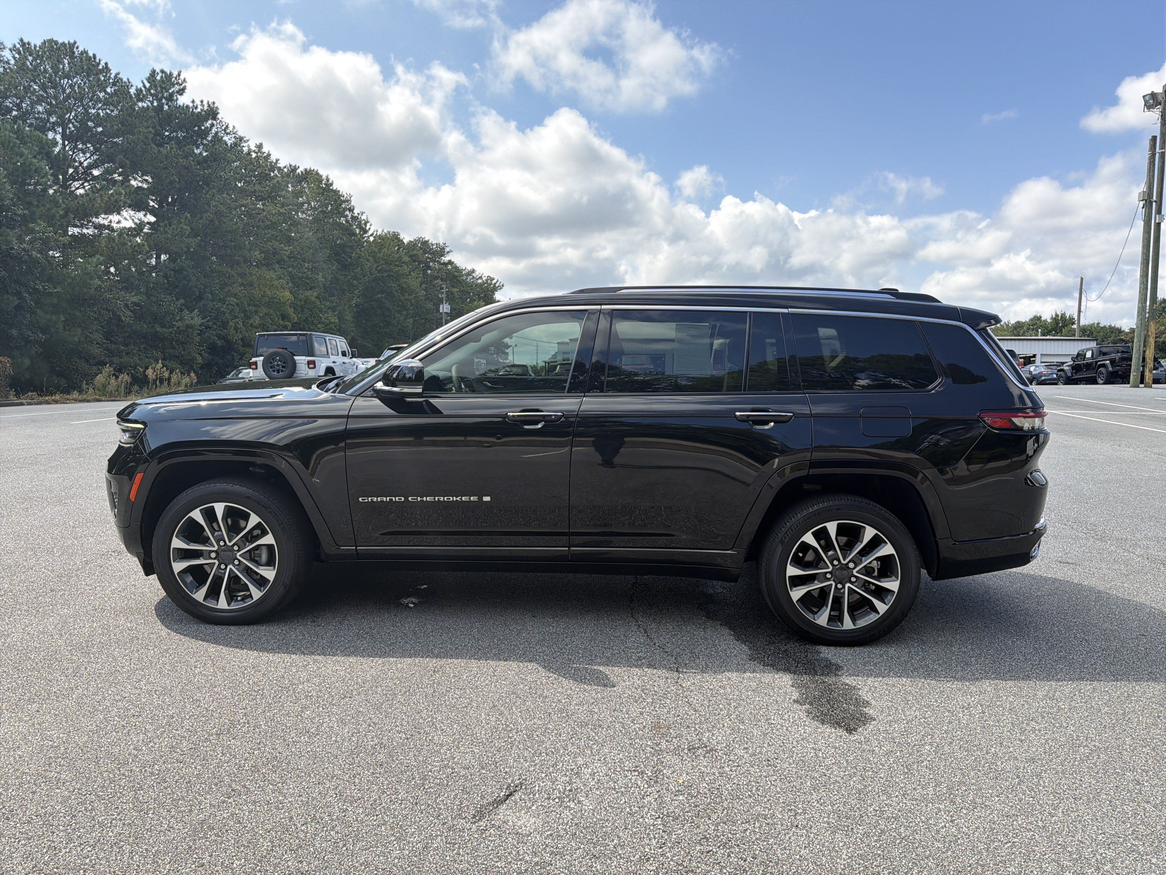 Used 2023 Jeep Grand Cherokee L Overland RWD image 4
