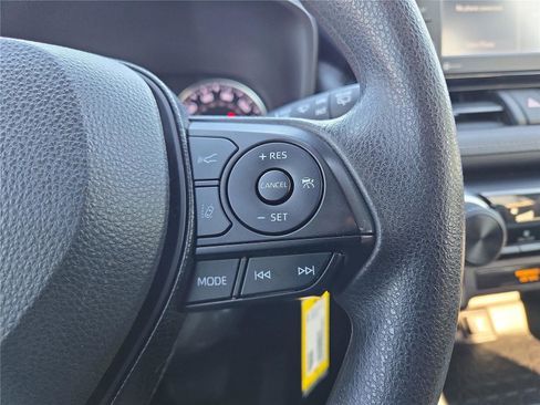 Used 2021 Toyota RAV4 LE AWD/4WD image 12