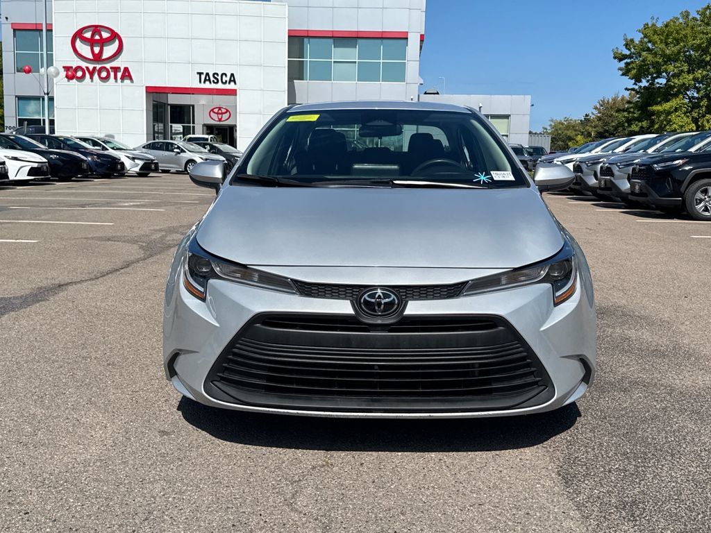 Used 2024 Toyota Corolla LE FWD image 2