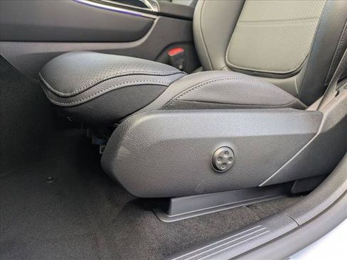Used 2026 Mercedes-Benz GLC 300 image 4