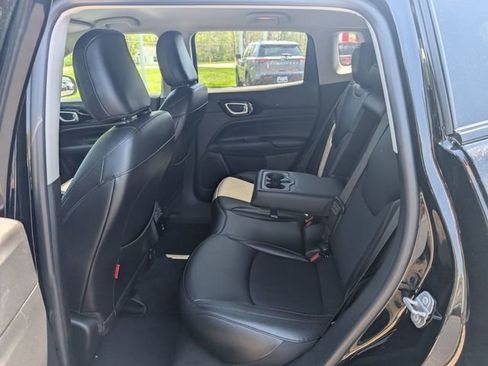 Used 2022 Jeep Compass Trailhawk w/ Trailhawk Convenience Group AWD/4WD image 9