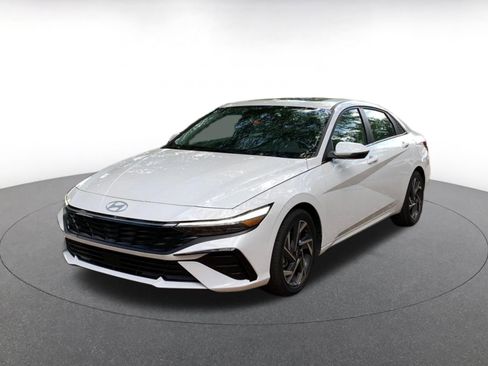 Used 2025 Hyundai Elantra Limited image 3