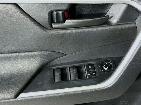 Used 2022 Toyota RAV4 LE FWD image 14