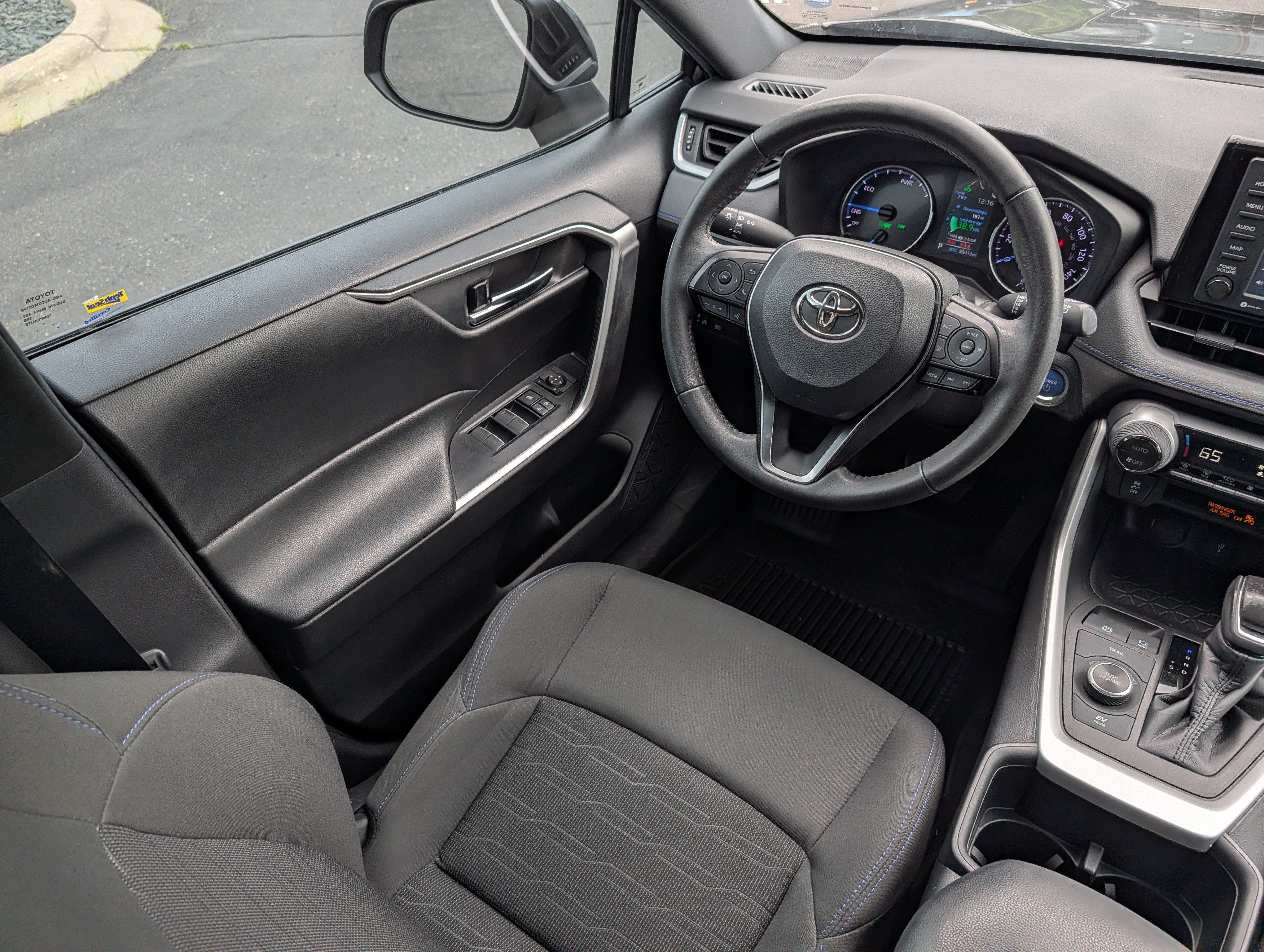 Used 2022 Toyota RAV4 SE AWD/4WD image 9
