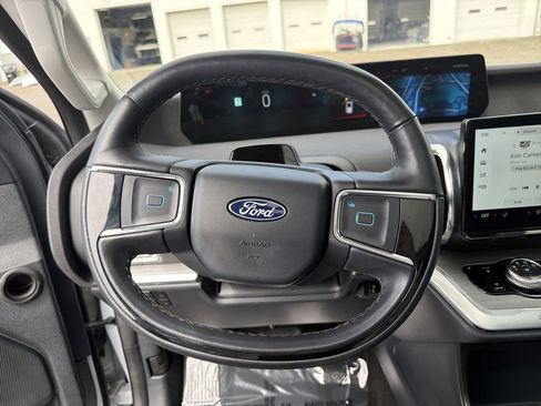 Used 2025 Ford Expedition Platinum AWD/4WD image 22