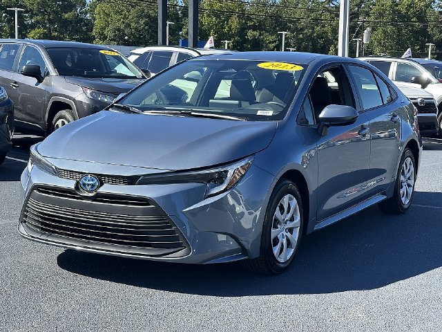 Used 2023 Toyota Corolla LE FWD image 4