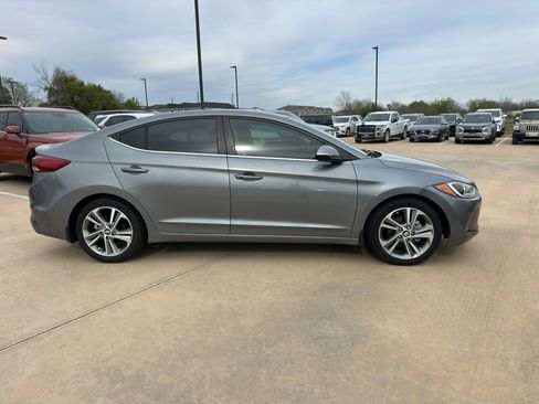 Used 2018 Hyundai Elantra Limited image 4