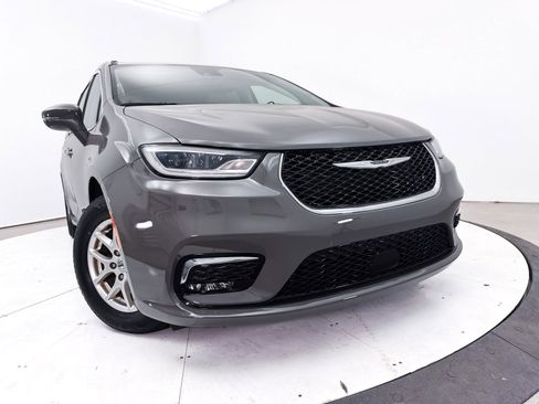 Used 2021 Chrysler Pacifica Touring-L FWD image 5