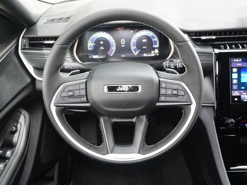 New 2025 Jeep Grand Cherokee L Altitude AWD/4WD image 9
