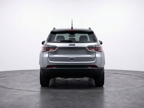 Used 2025 Jeep Compass Limited image 7