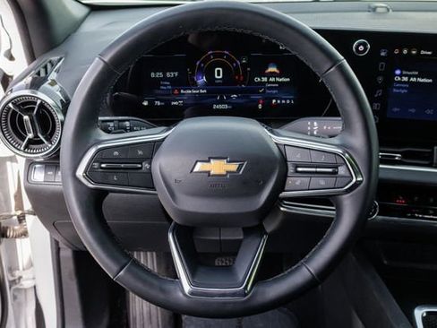 Used 2025 Chevrolet Equinox LT AWD/4WD image 17