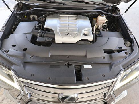 Used 2016 Lexus LX 570 4WD w/ Luxury Package image 12