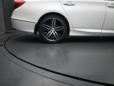 Used 2021 Honda Accord Touring image 10