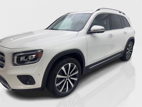 Used 2022 Mercedes-Benz GLB 250 w/ Premium Package Lite image 11