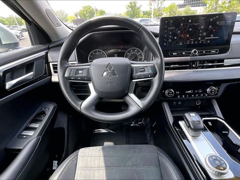 Used 2025 Mitsubishi Outlander SE AWD/4WD image 5
