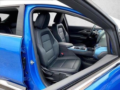 Used 2024 Chevrolet Equinox EV LT w/ LPO, Trailering Package FWD image 9