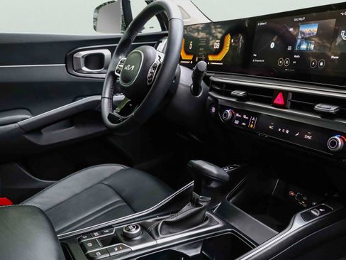 Certified 2025 Kia Sorento S FWD image 25