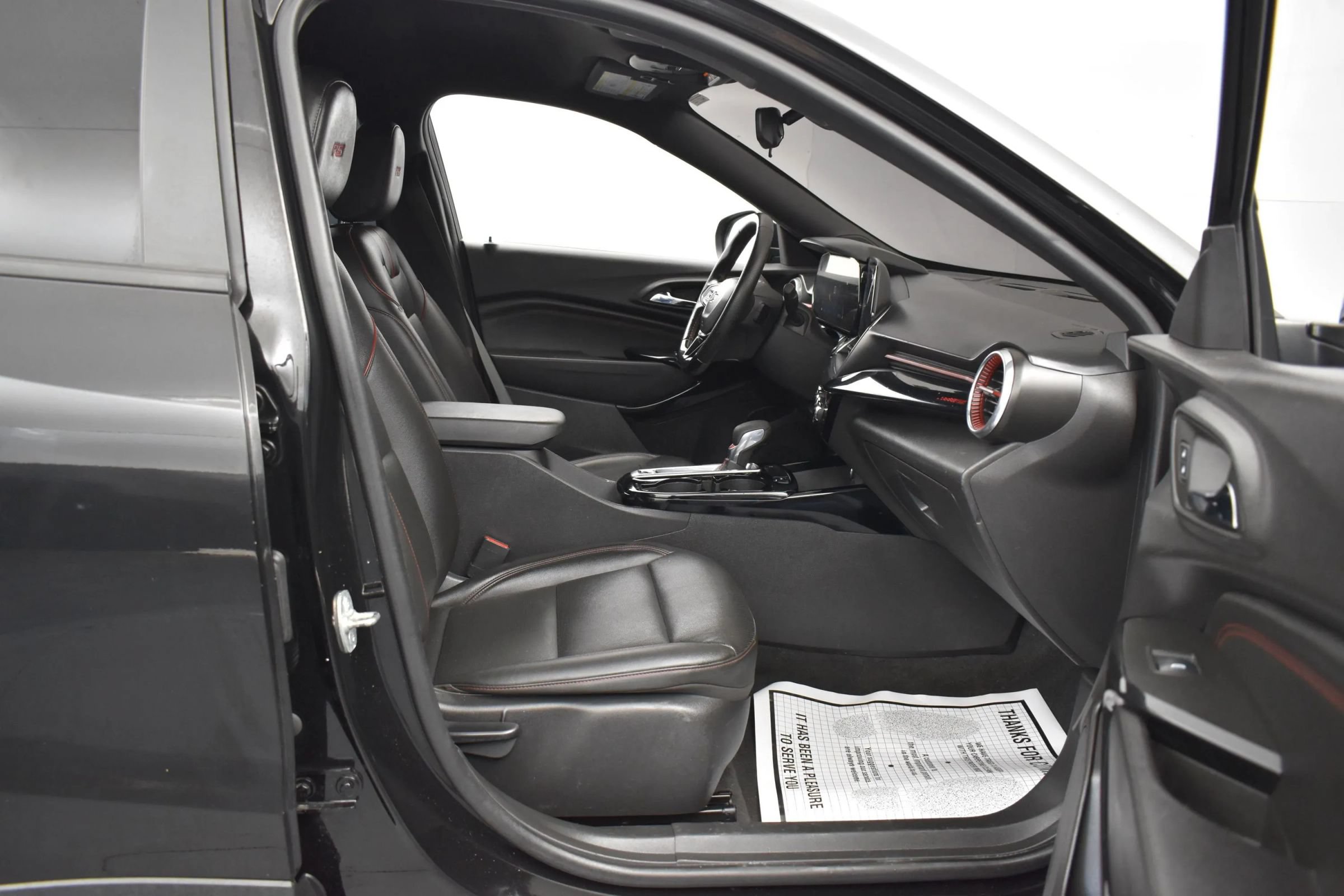 Used 2025 Chevrolet Trax RS FWD image 17