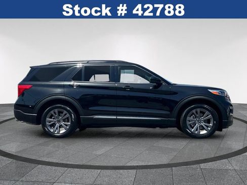 Used 2023 Ford Explorer XLT w/ Equipment Group 202A RWD image 4