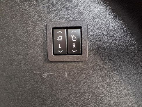 Used 2023 Buick Enclave Avenir w/ Avenir Technology Package AWD/4WD image 34