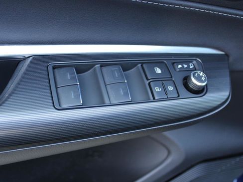 Used 2023 Toyota Venza XLE image 44