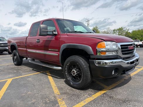 Used 2004 GMC Sierra 2500 SLE w/ Skid Plate Package AWD/4WD image 4