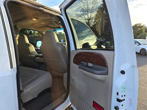 Used 2002 Ford F350 Lariat image 14