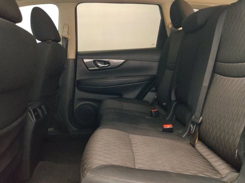 Used 2018 Nissan Rogue SV image 18