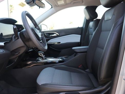 Used 2025 Chevrolet Trax LT image 10