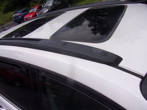 Used 2017 Chevrolet Traverse LT w/ Style and Technology Package image 9