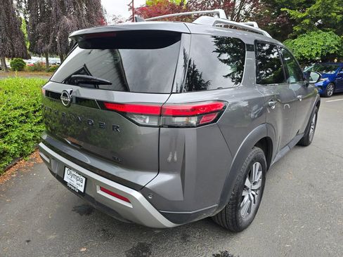 Used 2023 Nissan Pathfinder SL w/ Lighting Package (N92) FWD image 4