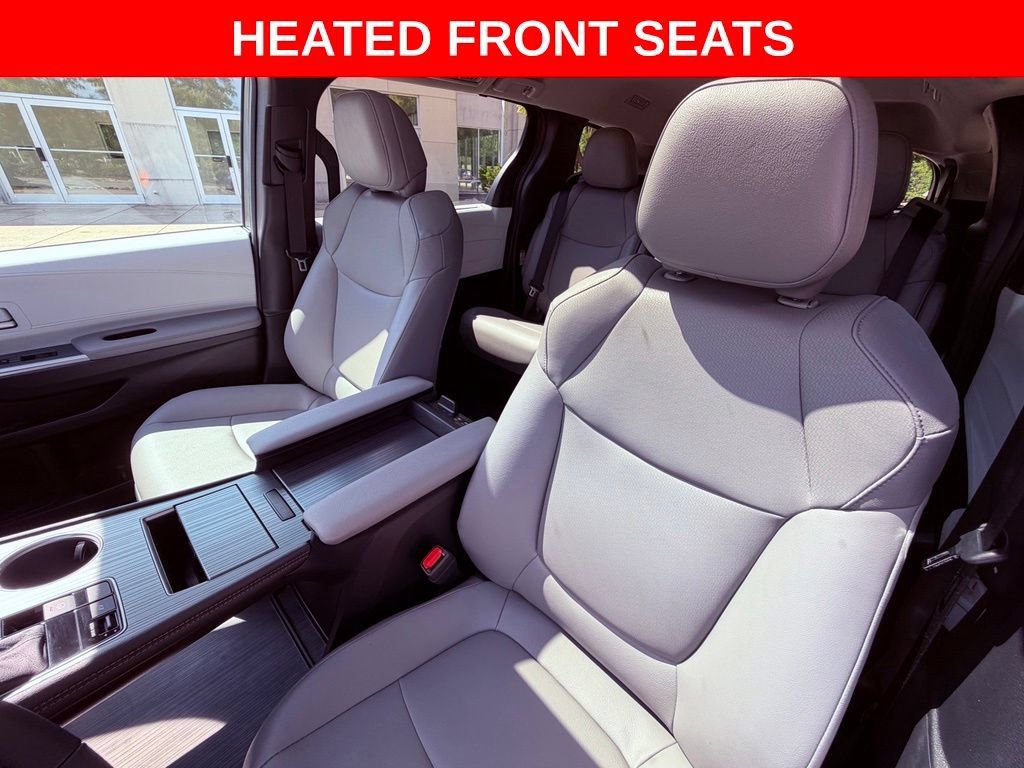 Used 2026 Toyota Sienna XLE FWD image 12