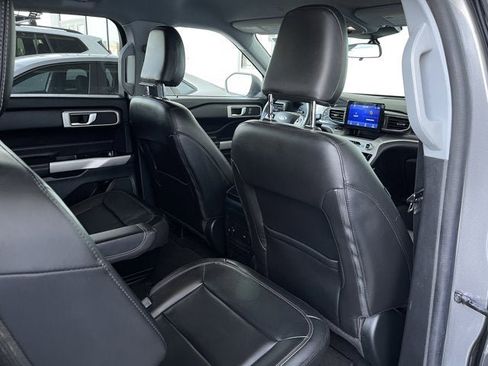 Used 2022 Ford Explorer XLT w/ Equipment Group 202A image 28