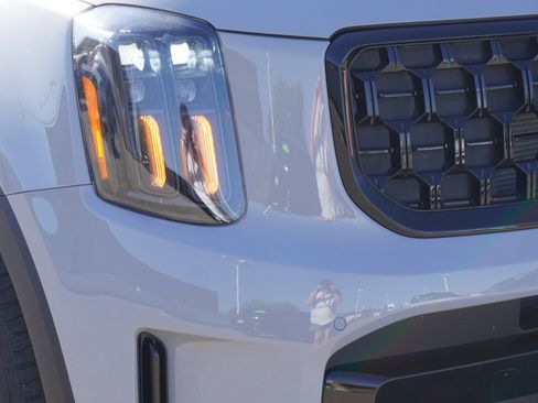 Used 2024 Kia Telluride SX X-Pro AWD/4WD image 3
