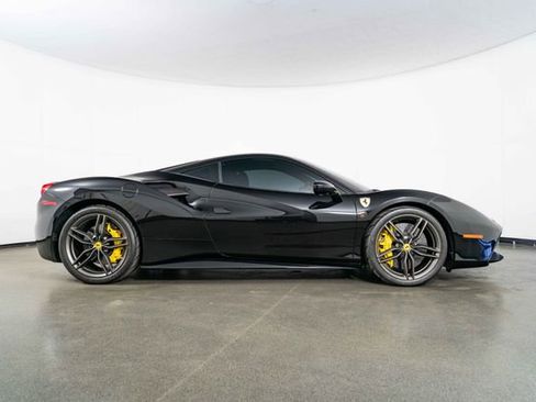 Used 2017 Ferrari 488 GTB RWD image 9