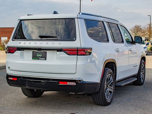 Used 2024 Jeep Wagoneer Series II w/ Flexible Seating Group AWD/4WD image 9