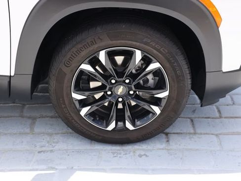 Used 2023 Chevrolet TrailBlazer LT w/ LPO, Blackout Package FWD image 39