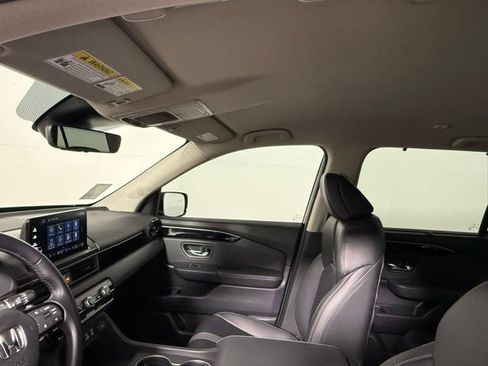 Used 2025 Honda Pilot EX-L image 32
