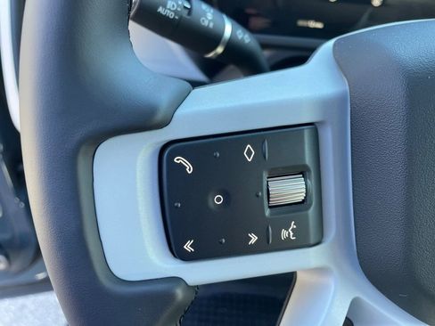 New 2024 Land Rover Defender 110 SE image 11