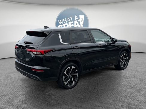 Used 2022 Mitsubishi Outlander ES AWD/4WD image 3