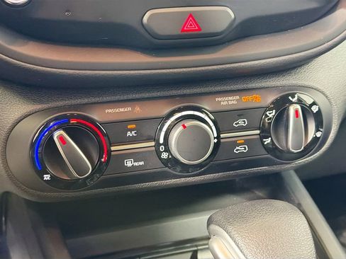 Used 2023 Kia Soul LX w/ LX Technology Package FWD image 17