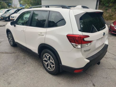 Used 2019 Subaru Forester Premium AWD/4WD image 4