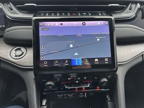 Used 2023 Jeep Grand Cherokee L Limited w/ Luxury Tech Group II image 11