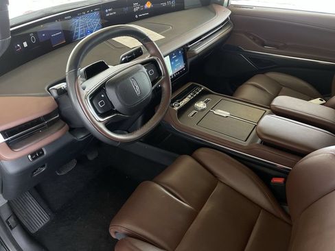 Used 2025 Lincoln Navigator Reserve AWD/4WD image 10